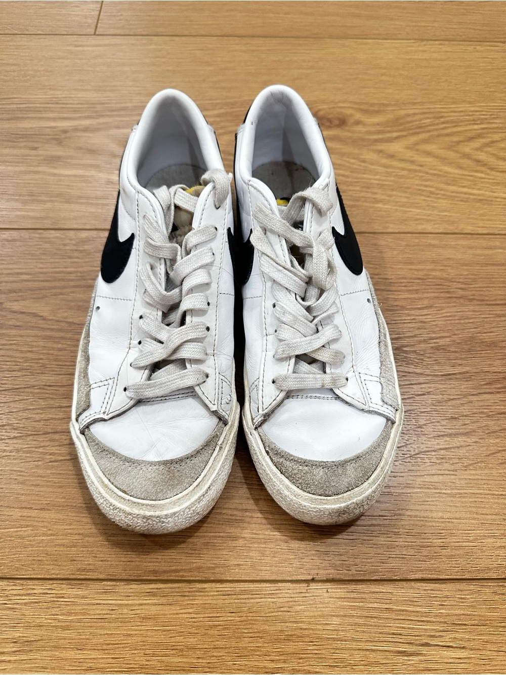 Nike White and Black Low-Top Leather Sneakers 8